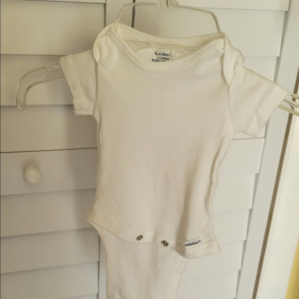 Brand: gerber size: newborn color: white
